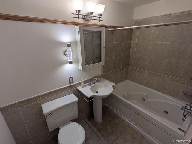 5155 Greenview, Clarkston, MI 48348