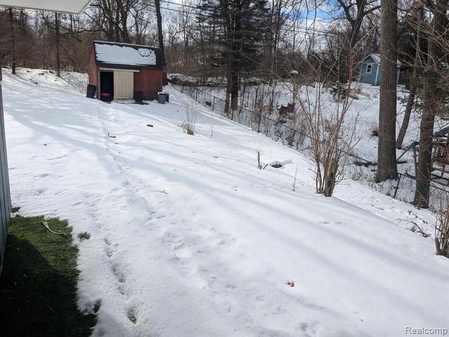 5155 Greenview, Clarkston, MI 48348