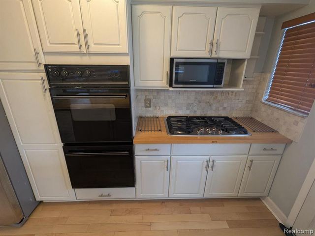 5155 Greenview, Clarkston, MI 48348