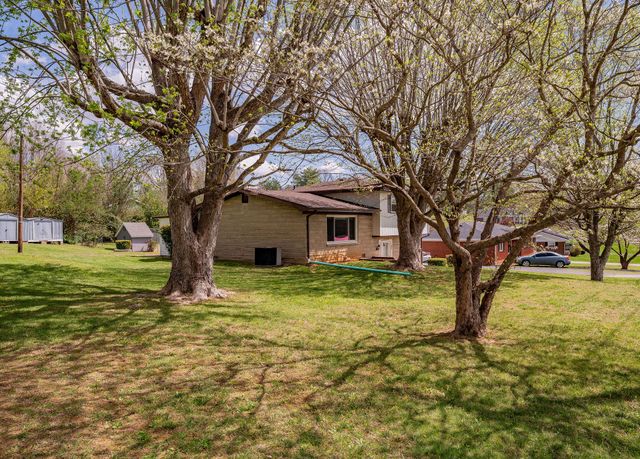 360 Hickory Hill Drive, Monticello, KY 42633