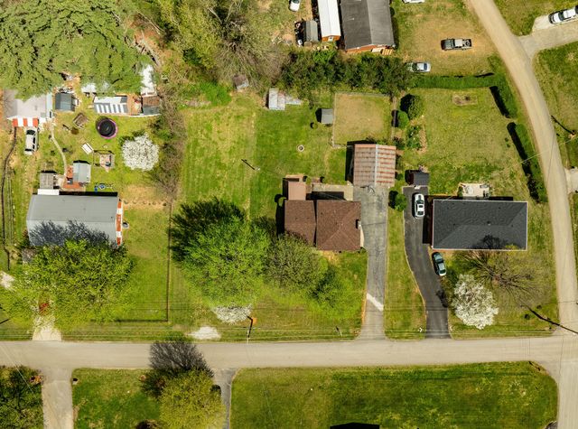 360 Hickory Hill Drive, Monticello, KY 42633