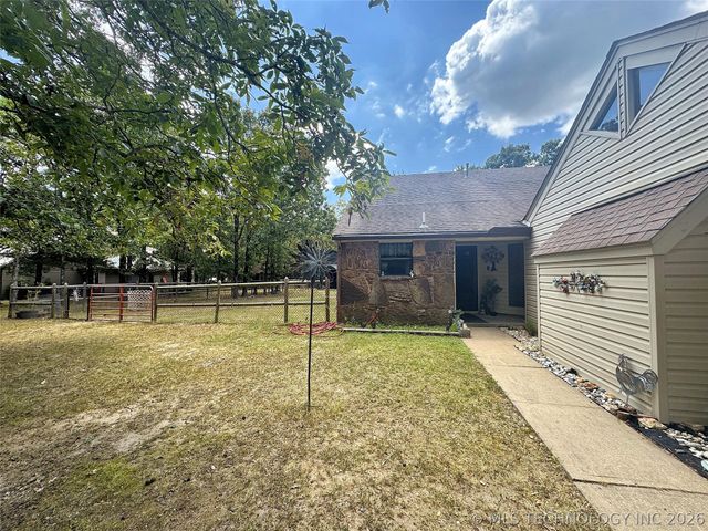 105 Summit Ridge Drive, Tahlequah, OK 74464