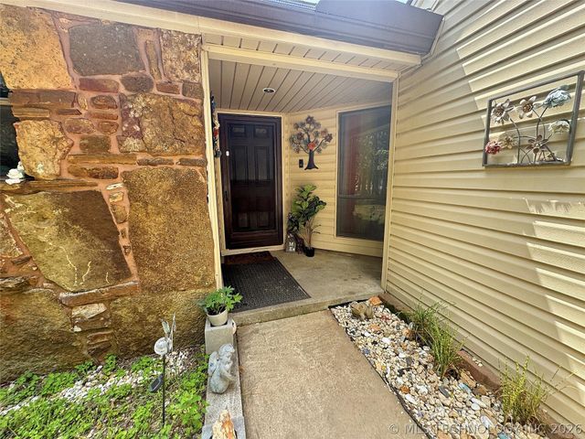 105 Summit Ridge Drive, Tahlequah, OK 74464