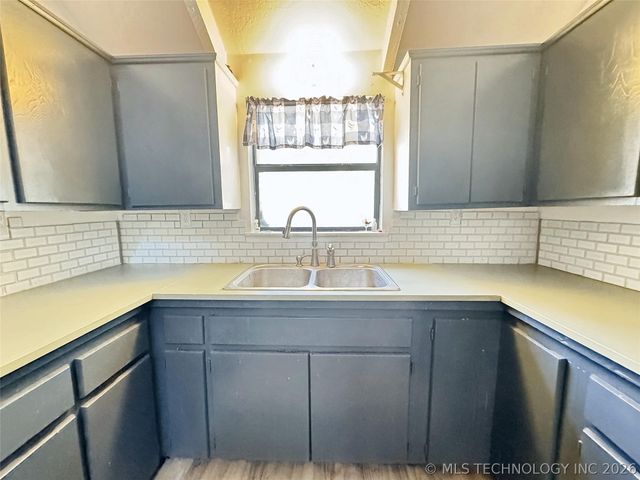 105 Summit Ridge Drive, Tahlequah, OK 74464