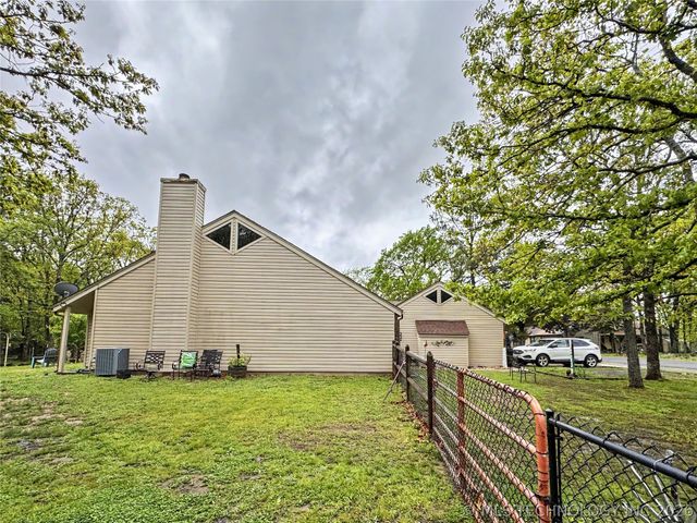 105 Summit Ridge Drive, Tahlequah, OK 74464
