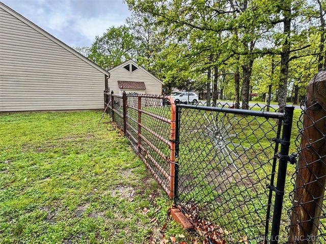 105 Summit Ridge Drive, Tahlequah, OK 74464