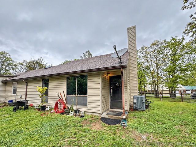 105 Summit Ridge Drive, Tahlequah, OK 74464