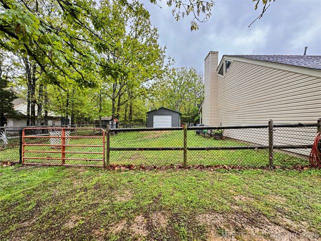 105 Summit Ridge Drive, Tahlequah, OK 74464