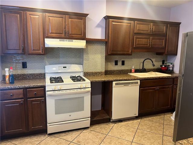 153 Locust St, Ambridge, PA 15003