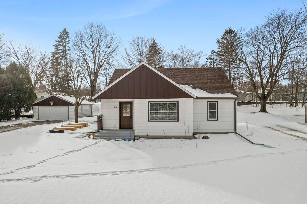 960 Jefferson Street SE, Hutchinson, MN 55350