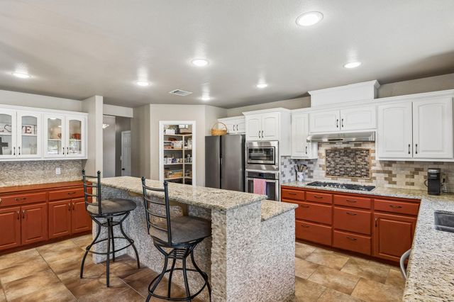 401 Twin Springs RD, Georgetown, TX 78633