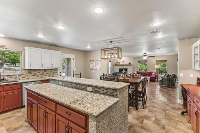401 Twin Springs RD, Georgetown, TX 78633