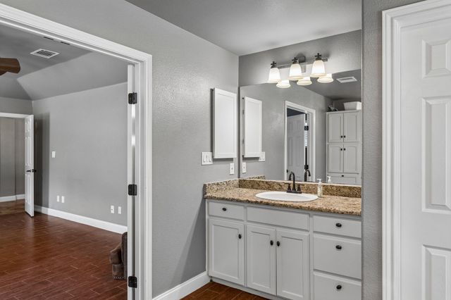 401 Twin Springs RD, Georgetown, TX 78633