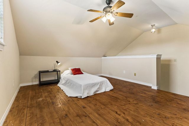 401 Twin Springs RD, Georgetown, TX 78633