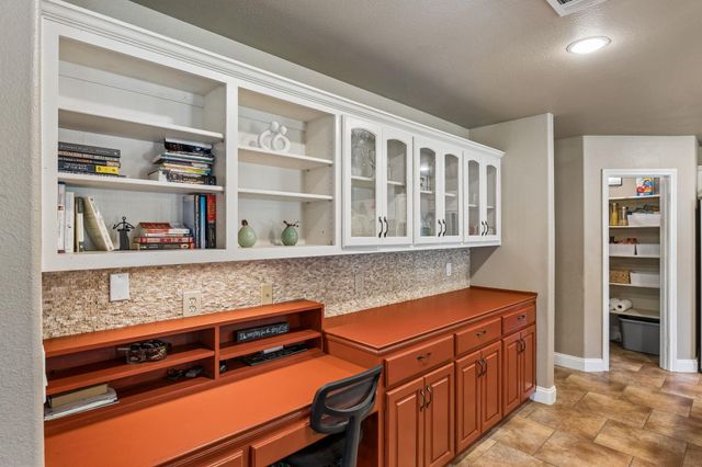 401 Twin Springs RD, Georgetown, TX 78633
