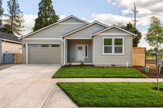 358 Cascade Drive, Central Point, OR 97502