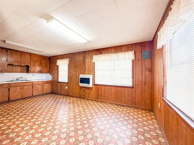 503 S Texana Street, Hallettsville, TX 77964