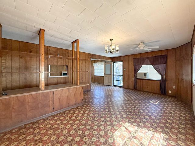 503 S Texana Street, Hallettsville, TX 77964