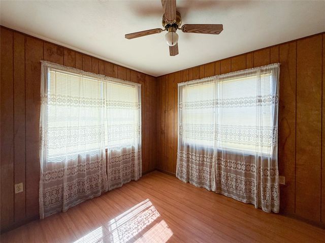 503 S Texana Street, Hallettsville, TX 77964