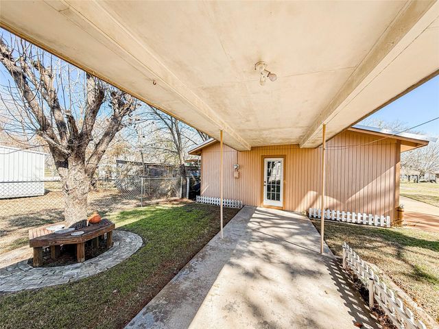 503 S Texana Street, Hallettsville, TX 77964