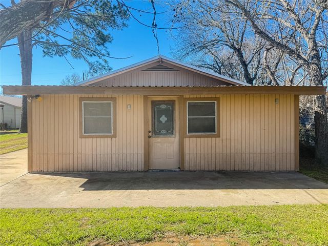 503 S Texana Street, Hallettsville, TX 77964