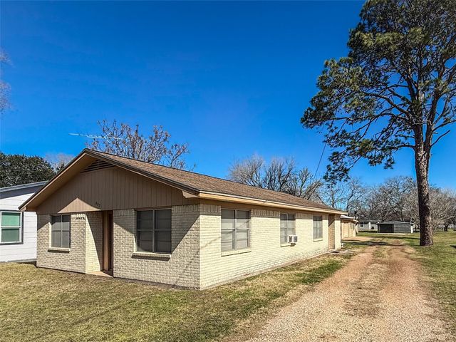 503 S Texana Street, Hallettsville, TX 77964