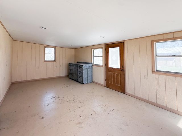 503 S Texana Street, Hallettsville, TX 77964