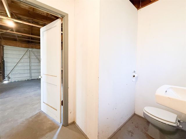 503 S Texana Street, Hallettsville, TX 77964