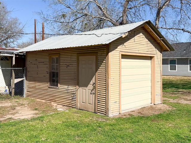 503 S Texana Street, Hallettsville, TX 77964