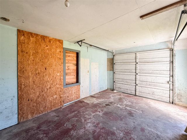 503 S Texana Street, Hallettsville, TX 77964