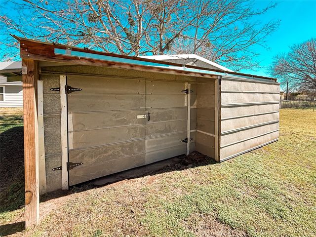 503 S Texana Street, Hallettsville, TX 77964