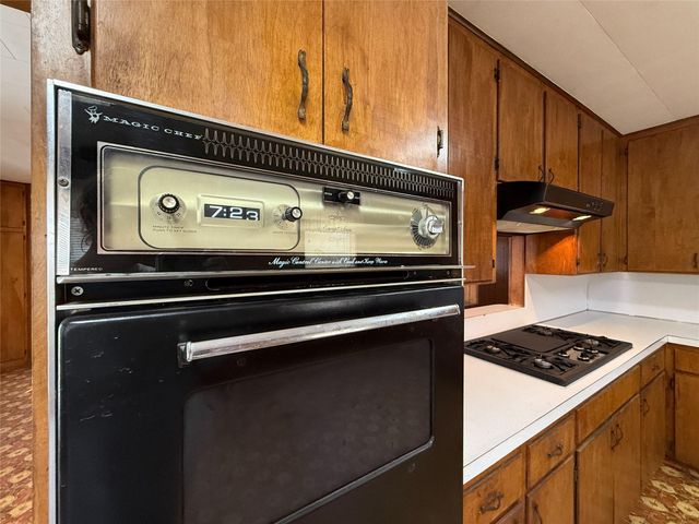 503 S Texana Street, Hallettsville, TX 77964