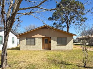 503 S Texana Street, Hallettsville, TX 77964