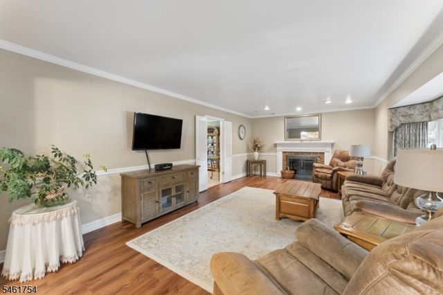 34 Hughes Rd, Franklin Twp., NJ 08873