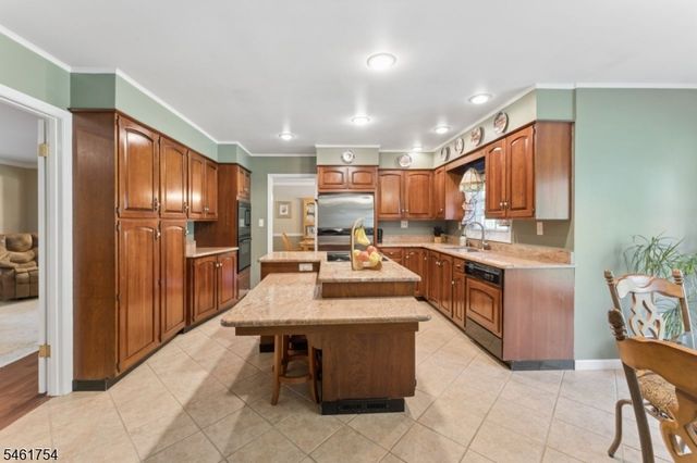 34 Hughes Rd, Franklin Twp., NJ 08873