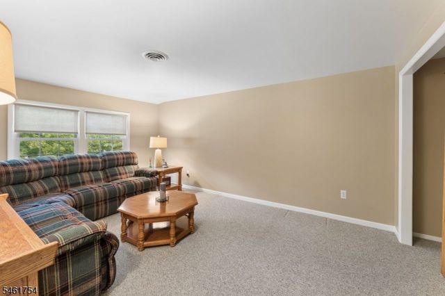 34 Hughes Rd, Franklin Twp., NJ 08873