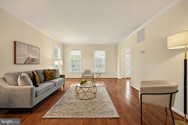3272 KINROSS CIR, Herndon, VA 20171