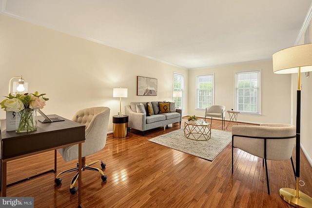 3272 KINROSS CIR, Herndon, VA 20171