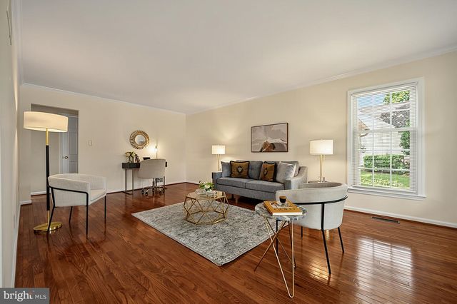 3272 KINROSS CIR, Herndon, VA 20171