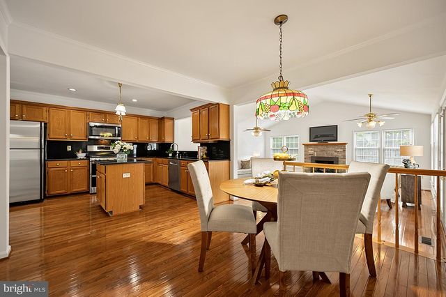 3272 KINROSS CIR, Herndon, VA 20171