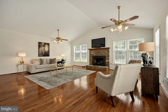 3272 KINROSS CIR, Herndon, VA 20171