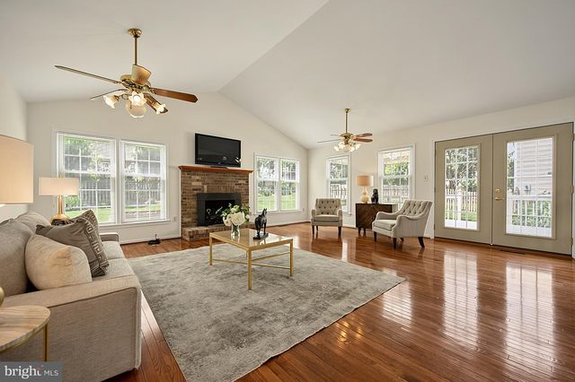 3272 KINROSS CIR, Herndon, VA 20171