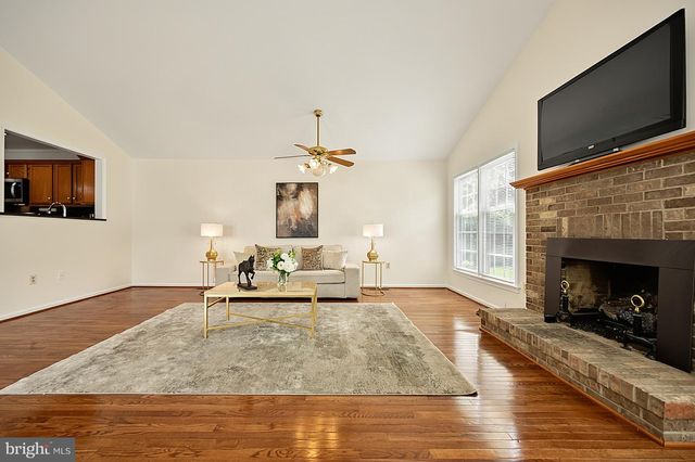 3272 KINROSS CIR, Herndon, VA 20171