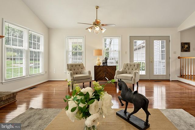 3272 KINROSS CIR, Herndon, VA 20171