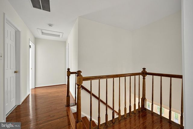 3272 KINROSS CIR, Herndon, VA 20171