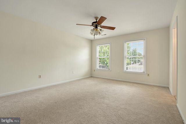 3272 KINROSS CIR, Herndon, VA 20171