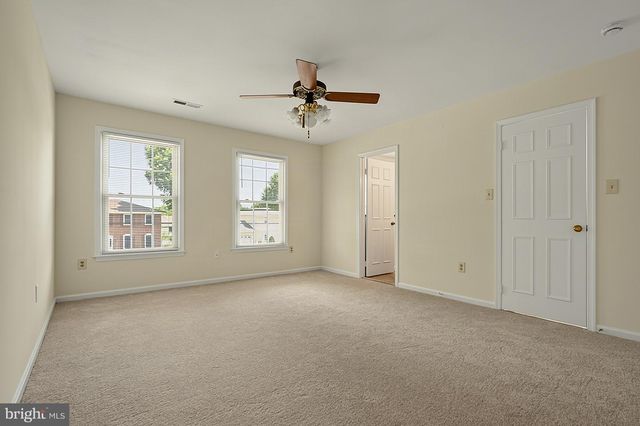 3272 KINROSS CIR, Herndon, VA 20171