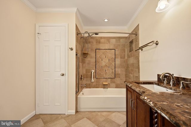 3272 KINROSS CIR, Herndon, VA 20171