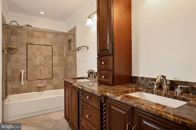 3272 KINROSS CIR, Herndon, VA 20171