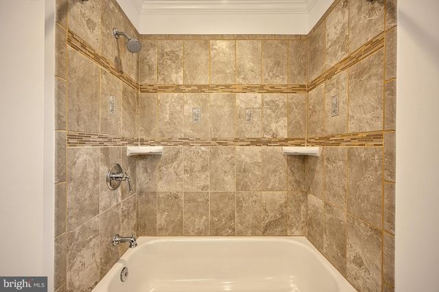 3272 KINROSS CIR, Herndon, VA 20171